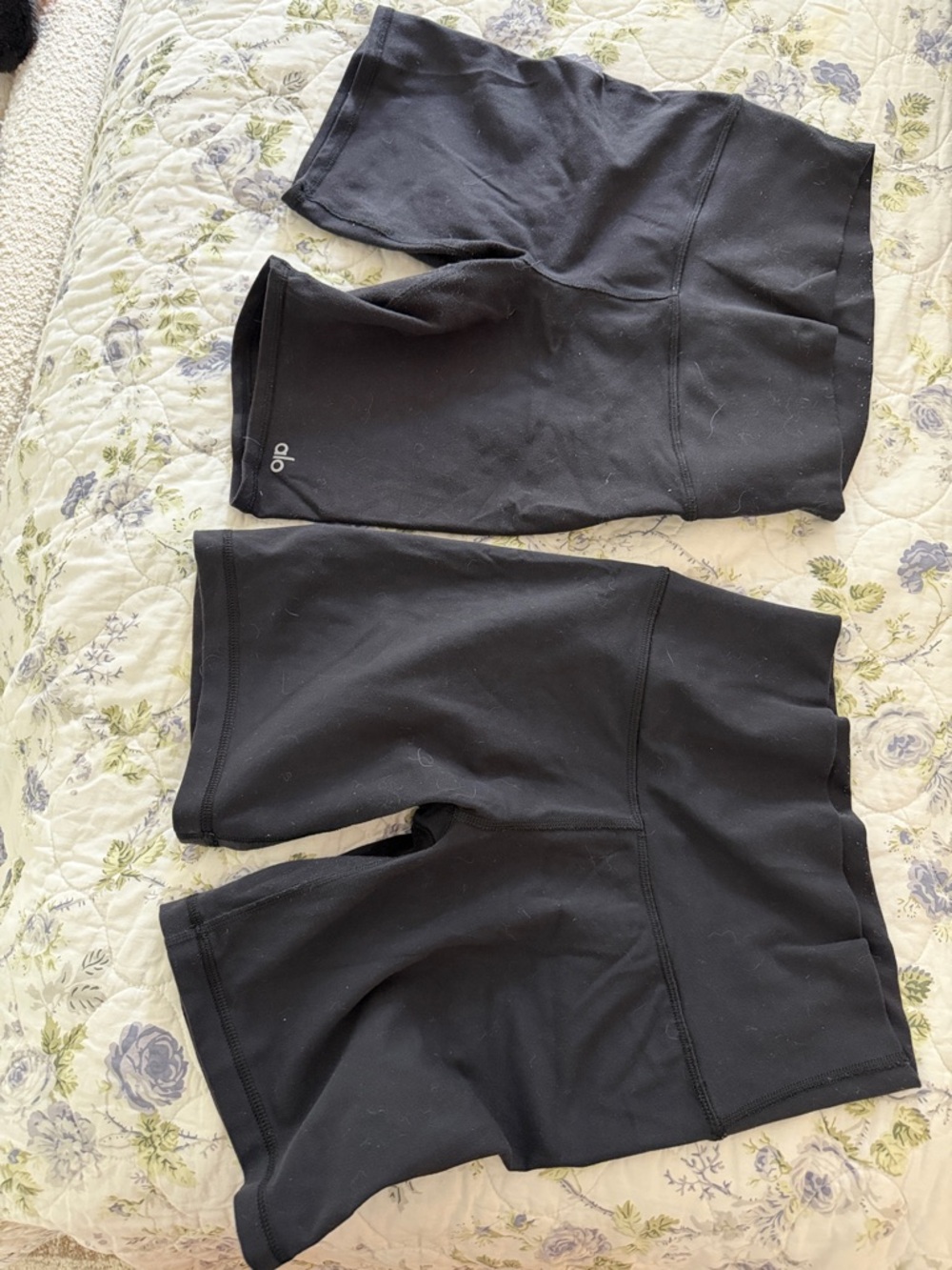 BUNDLE 2x - Alo Yoga and Aritzia TNA Black 4” biker shorts  S-M - Picture 2 of 5